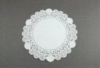 White round paper doilies in multiple diameters
